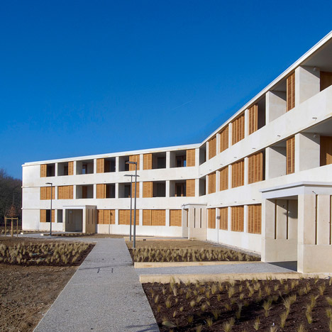 Social housing with solid stone walls by Perraudin Architecture