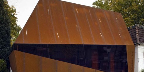 Corten steel office facade by Möhn + Bouman