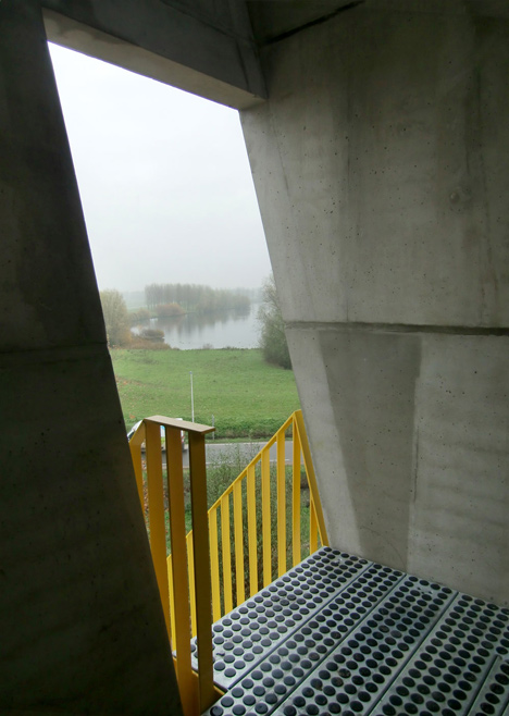 Adventure tower in concrete at Beldert Beach by Ateliereen Architecten_dezeen_3