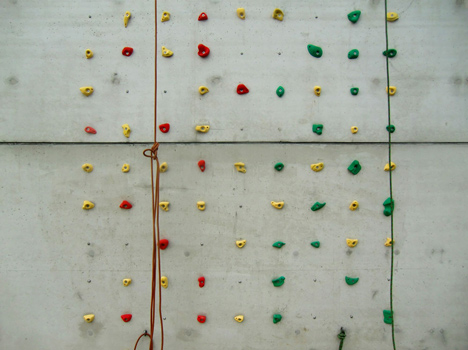 Adventure tower in concrete at Beldert Beach by Ateliereen Architecten