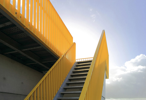 Adventure tower in concrete at Beldert Beach by Ateliereen Architecten_dezeen_9