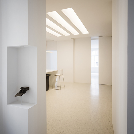 Beletage Apartment in Vienna by Alex Graef