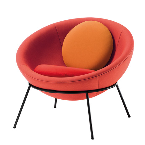 Bowl chair by Lina Bo Bardi reissued by Arper_dezeen_16