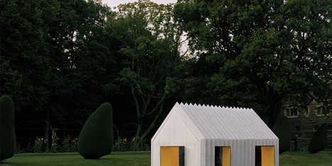 Chameleon Cabin made from paper changes colour when viewed from either side