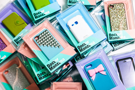 Doctor Manzana colourful gadget shop interior by Masquespacio_dezeen_11