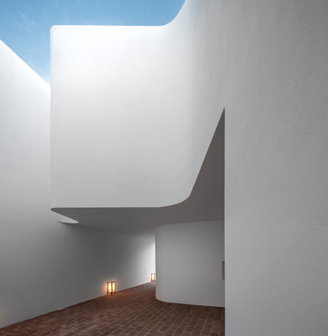 Cork-clad Ecork Hotel in Portugal by José Carlos Cruz