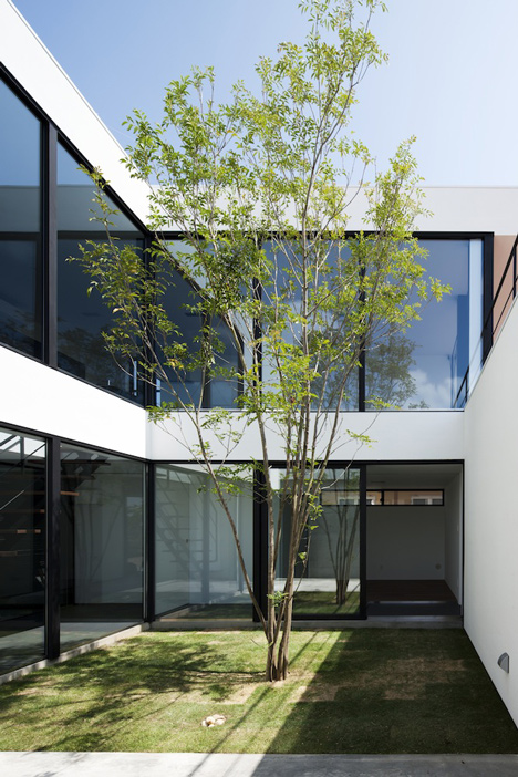 Fleuve by Apollo Architects & Associates_dezeen_7