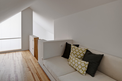 Flower House by Ezzo architects_dezeen_16
