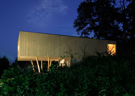 House Under the Oaks by Juri Troy Architects