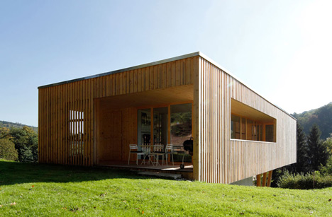 House Under the Oaks by Juri Troy Architects