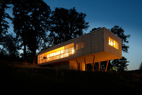 House Under the Oaks by Juri Troy Architects
