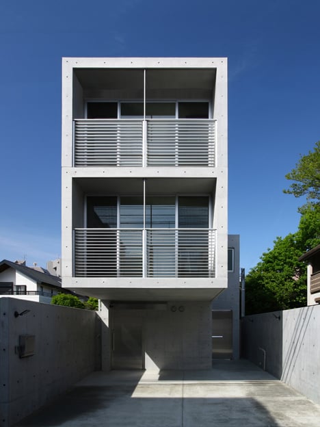 House at Minamikarasuyama by atelier HAKO architects