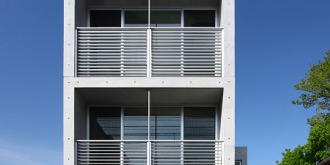 House at Minamikarasuyama by atelier HAKO architects