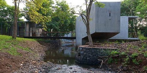 House on a stream by Architecture Brio