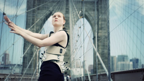 Human Harp by artist Di Mainstone