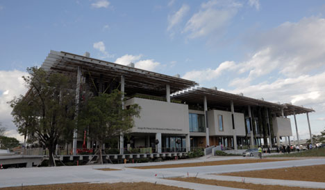Pérez Art Museum Miami, by Herzog & de Meuron Pérez Art Museum Miami, by Herzog & de Meuron