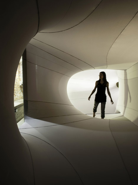 Suspense Immersive Fabric Installation by Sophia Chang_dezeen_13