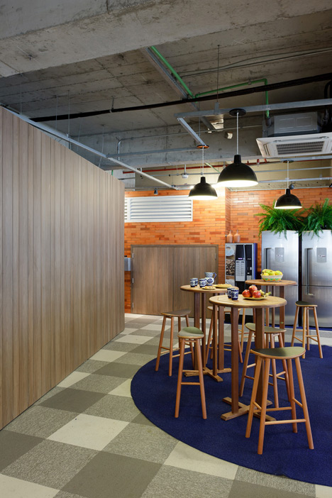 Walmart.com office in Brazil by Estudio Guto Requena
