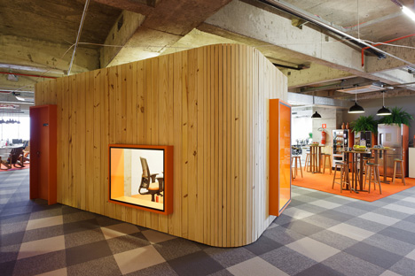 Walmart.com office in Brazil by Estudio Guto Requena