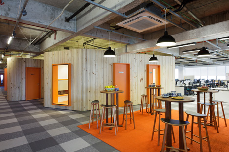 Walmart.com office in Brazil by Estudio Guto Requena