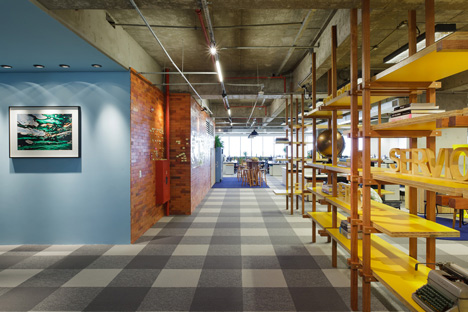 Walmart.com office in Brazil by Estudio Guto Requena
