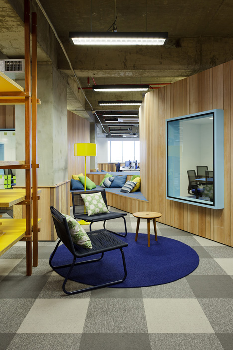 Walmart.com office in Brazil by Estudio Guto Requena