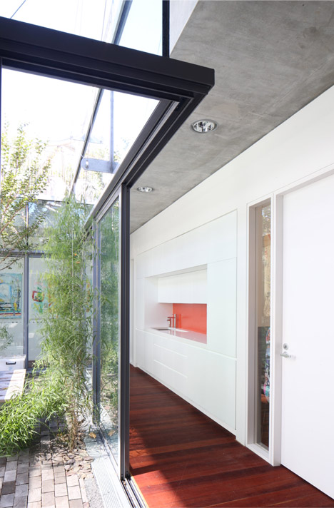 Waterloo Youth Family and Community Centre by Collins and Turner_dezeen_10