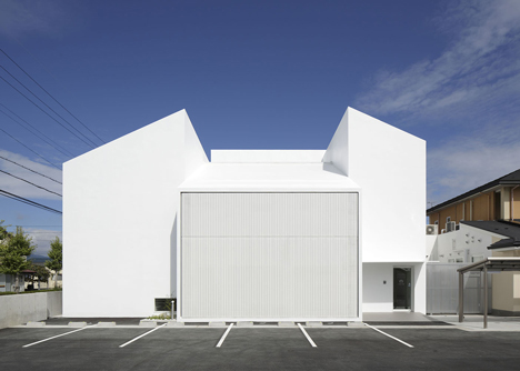 White Essence Takashima and Salon de M by Ryutaro Matsuura