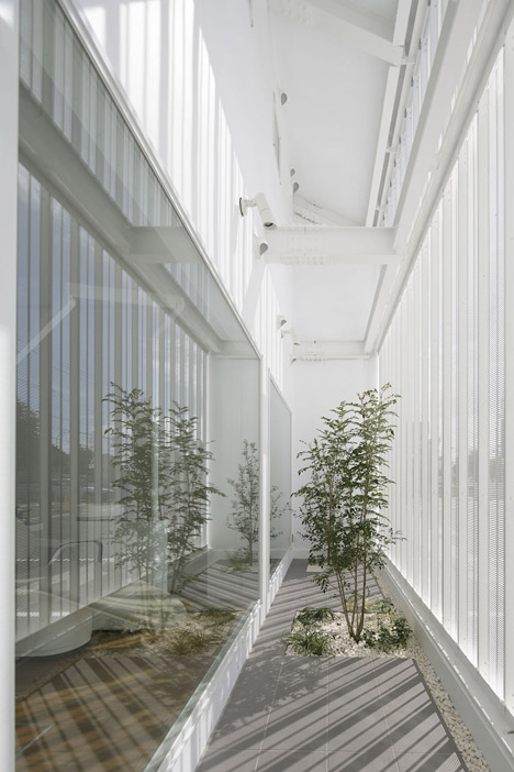 White Essence Takashima and Salon de M by Ryutaro Matsuura
