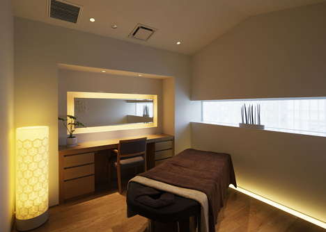 White Essence Takashima and Salon de M by Ryutaro Matsuura