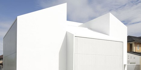 Bright white clinic by Ryutaro Matsuura with concealed windows and patios