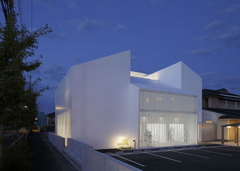 White Essence Takashima and Salon de M by Ryutaro Matsuura