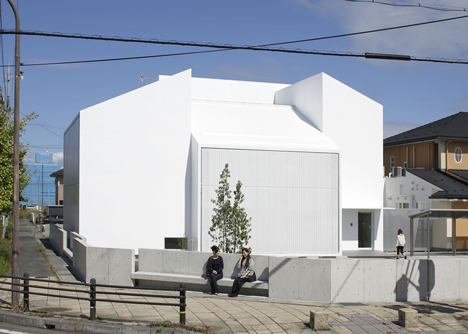 White Essence Takashima and Salon de M by Ryutaro Matsuura