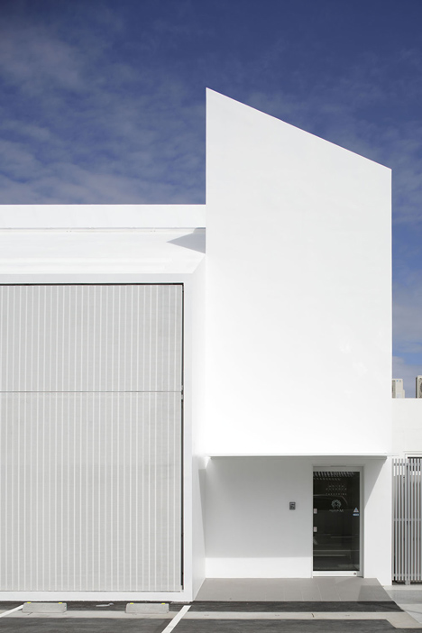 White Essence Takashima and Salon de M by Ryutaro Matsuura