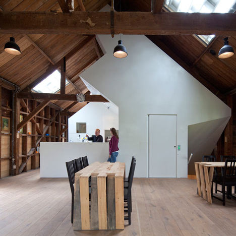 Bureau SLA inserts bright white gallery into old timber armoury