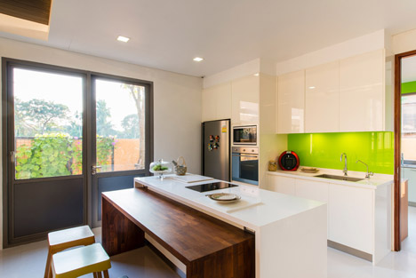 Baan Yo Yen courtyard house in Thailand by TACHA_Design