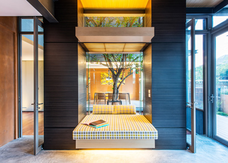 Baan Yo Yen courtyard house in Thailand by TACHA_Design