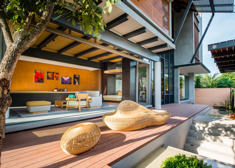 Baan Yo Yen courtyard house in Thailand by TACHA_Design