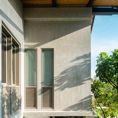 Baan Yo Yen courtyard house in Thailand by TACHA_Design
