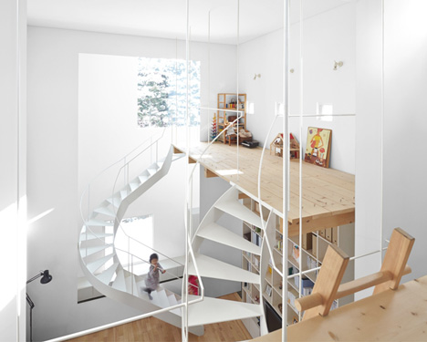 Case house with two staircases by Jun Igarashi Architects