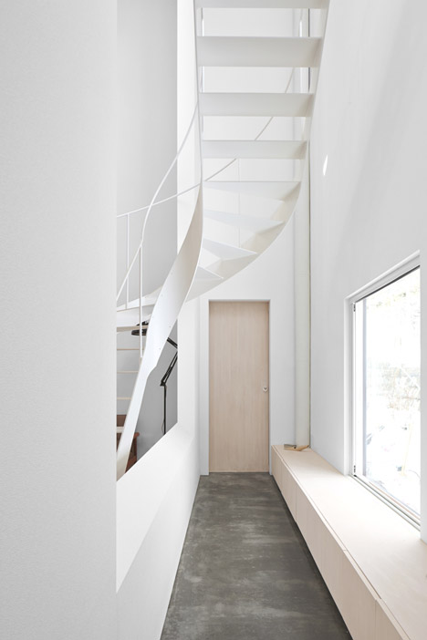 Case house with two staircases by Jun Igarashi Architects