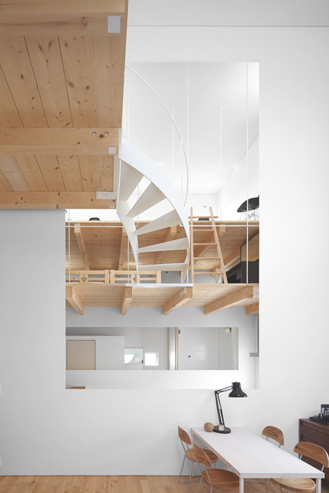 Case house with two staircases by Jun Igarashi Architects