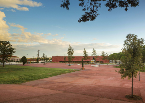 Red concrete visitor centre by Gonçalo Byrne tells the story of the Battle of Atoleiros