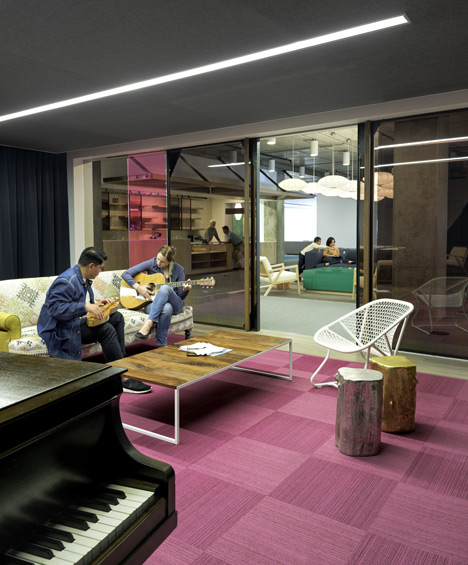 Cisco offices by Studio O+A features wooden meeting pavilions