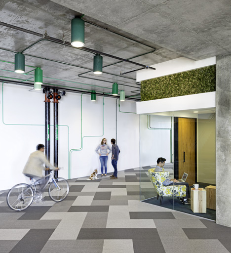 Cisco offices by Studio O+A features wooden meeting pavilions