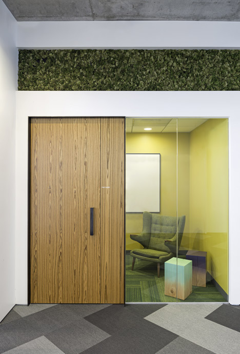 Cisco offices by Studio O+A features wooden meeting pavilions