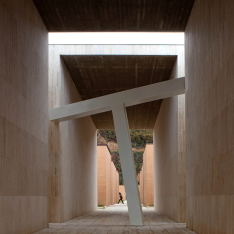 Extension to Gubbio Cemetery by Andrea Dragoni