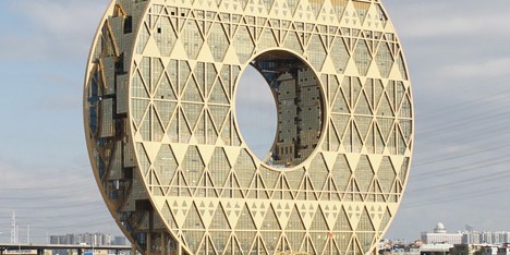 Doughnut-shaped skyscraper completes in Guangzhou
