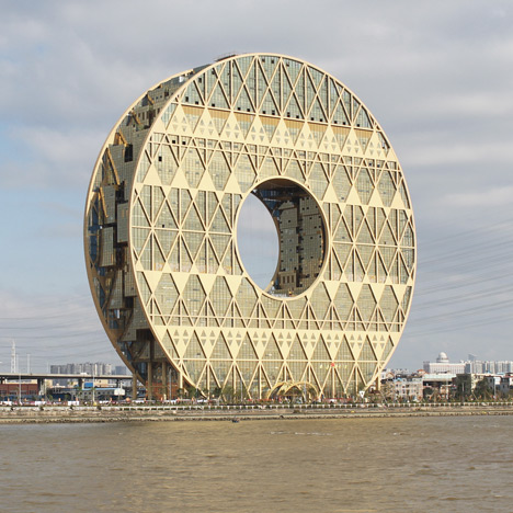 Doughnut-shaped skyscraper completes in Guangzhou