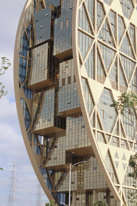 Doughnut-shaped skyscraper completes in Guangzhou